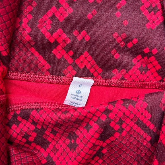 Lululemon Boogie Short Roll Down raspberry Red Size 6 - Picture 4 of 4